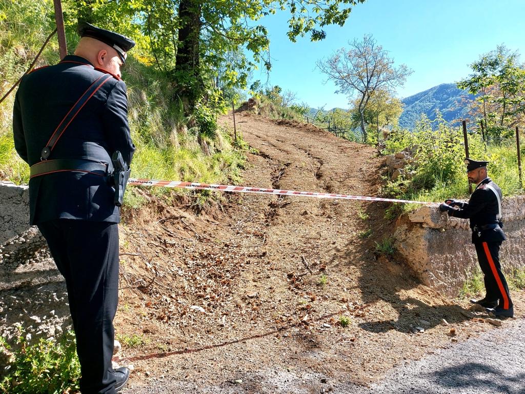 Abusivismo edilizio: controlli dei carabinieri ad Agerola e a Pimonte (Napoli), denunciate 5 persone che stavano realizzando una strada e un seminterrato in zona vincolata